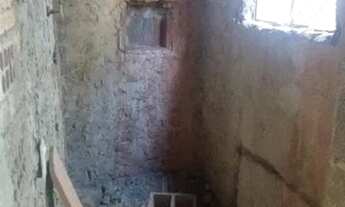 Imagem 6: Lote com casa inacabada