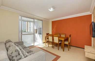 Imagem 5: APARTAMENTO ENSOLARADO E SUPER BEM LOCALIZADO. SALA COM SACADA ENSOLARADA E CHURRASQUEIRA