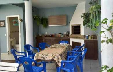 Imagem 2: Casa para venda com 210 metros quadrados com 3 quartos