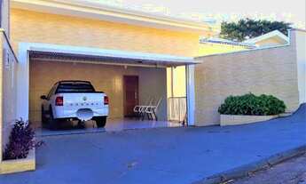 Imagem 2: Casa em Ótima Localização