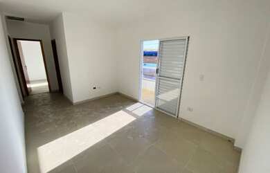 Imagem 2: Sobreposta Alta com 2 Dormitórios em Condomínio na Vila Tupi, Primeira Casa com Sacada