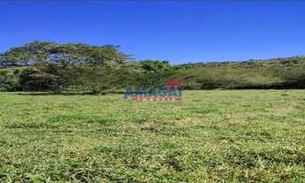 Imagem: Terreno margeando o Rio Paraíba, plano