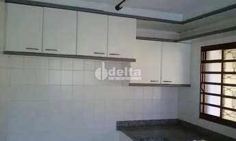 Imagem 7: Casa residencial disponível para venda e locação no bairro Santa Mônica em Uberlândia-MG