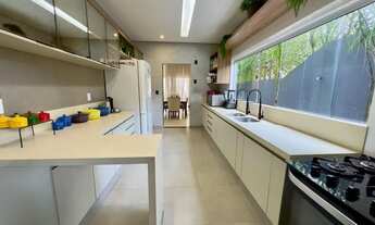 Imagem 6: Casa exclusiva à venda no Cond. Altos de Pinheiros, 5/4, 275m2, reformada