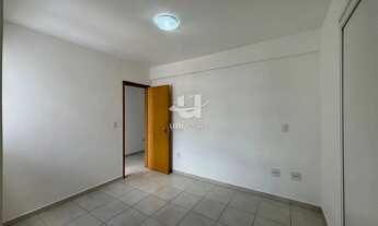 Imagem 2: Quarto e sala com vaga de garagem para locação na Av. Rio Branco