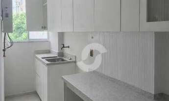 Imagem 4: No coração de Icaraí, este apartamento de 2 quartos totalmente modernizado