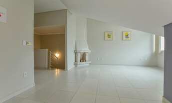 Imagem 5: Sobrado para venda tem 210 metros quadrados com 3 quartos em Uberaba - Curitiba - PR