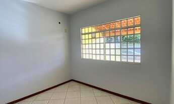 Imagem 3: Casa grande e bem localizada!!! Agende uma visita ;