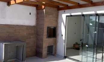 Imagem: Sobrado em fase de acabamento com piscina