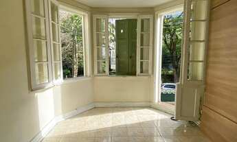 Imagem 3: Casa comercial com 4 salas e 1 vaga para locação no Centro de Nova Friburgo - RJ