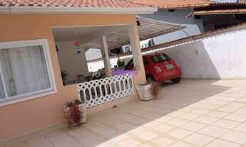 Imagem 4: Linda casa linear com piscina e área gourmet em excelente localização !