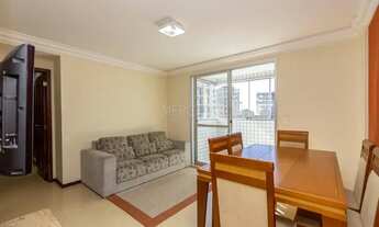 Imagem 4: APARTAMENTO ENSOLARADO E SUPER BEM LOCALIZADO. SALA COM SACADA ENSOLARADA E CHURRASQUEIRA