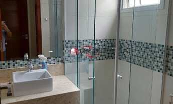 Imagem 7: Locação - Casa em Condomínio - 3 Suítes com armários, 3 banheiros, sala de 2 ambientes