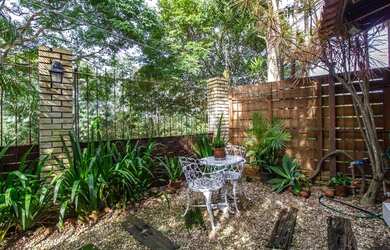 Imagem 5: Casa para Venda - 120m², 2 dormitórios, sendo 1 suites, 2 vagas - Jardim Sabará