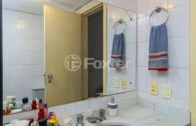 Imagem 9: Apartamento para venda possui 58 metros quadrados com 3 quartos em São João - Porto Alegre