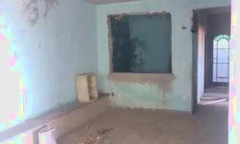 Imagem 7: Lote com casa inacabada