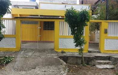 Imagem 2: Casa em Areias, 3 qtos, 2 salas, cozinha, bwc, área de serviço e garagem R$1.200,000