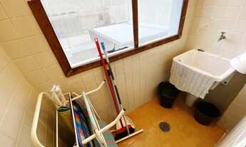 Imagem 6: Kitão Mobiliado com Vaga de Garagem e Portaria no Canto do Forte, Lado Praia