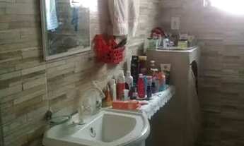 Imagem 4: A casa tem 1quarto, sala, ,cozinha e banheiro, com mais 1 banheiro na varanda