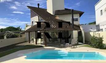 Imagem: Casa Ampla com Piscina e Lareira para Locação