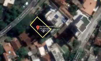 Imagem 6: Excelente terreno com casa no Petrópolis com 13,20 m de frente e total de 429,11 m²