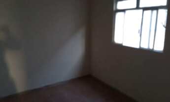 Imagem 7: Casa 2 quartos com amplo espaço externo no bairro Bandeirantes