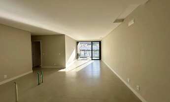 Imagem 3: More a poucos passos do mar, em um dos endereços mais desejados de Jurerê