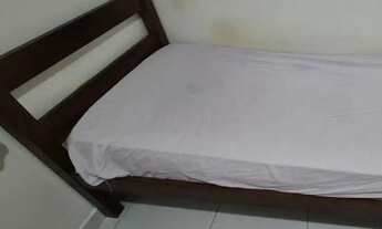 Imagem: Vendo cama de madeira (sem colchão