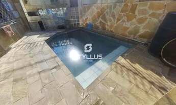 Imagem 4: Casa Duplex Independente com Piscina e Churrasqueira em Rua Tranquila! M16P