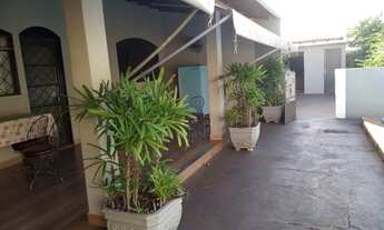 Imagem 2: Casa para venda em Jardim Bela Vista de 352.00m² com 3 Quartos, 1 Suite e 5 Garagens