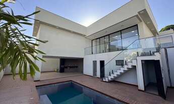 Imagem: Casa luxuosa conta com 01 suíte máster