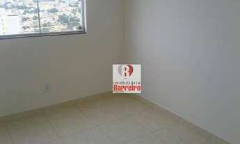 Imagem 6: Apartamento no Diamante, área nobre do Bairro. 02 quartos, sala com varanda, 02 vagas, ele