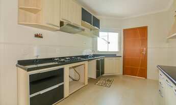 Imagem 6: Sobrado para venda tem 210 metros quadrados com 3 quartos em Uberaba - Curitiba - PR