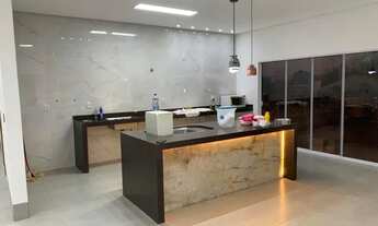 Imagem 2: Casa de condomínio para venda possui 1810 metros quadrados com 3 quartos