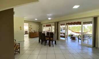 Imagem 2: Sobrado com piscina na quadra do mar