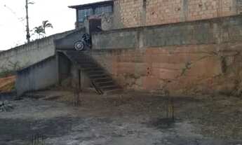 Imagem 3: Lote com casa inacabada