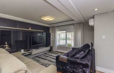 Imagem 2: Casa à venda - 230m², 4 quartos, sendo 2 suítes, churrasqueira, piscina e 03 vagas de gar