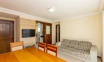 Imagem 6: APARTAMENTO ENSOLARADO E SUPER BEM LOCALIZADO. SALA COM SACADA ENSOLARADA E CHURRASQUEIRA