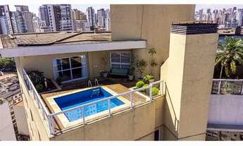 Imagem 3: Cobertura duplex com piscina e churrasqueira e uma vista panorâmica do parque do Ibirapuer