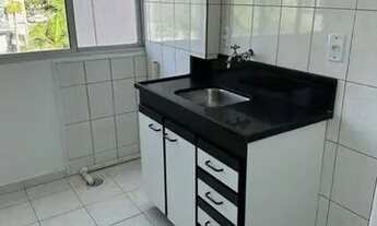Imagem 6: Excelente apto desocupado, segundo andar, com sala e cozinha conjugados com armários, área
