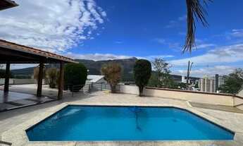 Imagem: Casa de lote inteiro com ampla área de