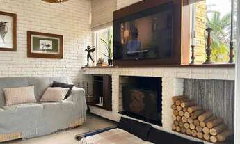 Imagem 2: Casa à Venda no Bairro Centenário 170 m², Terreno Amplo, Lareira e Hidromassag