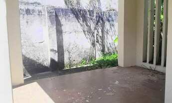 Imagem 7: Imóvel com duas entradas - Bairro de Fátima. Frente: Rua Sousa Girão. Costas: Av Aguanambi