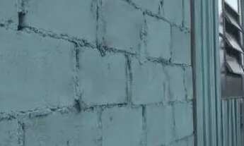 Imagem 5: Vendo terreno com casa 7x25 metros.pego entrada e assume parcela do terreno