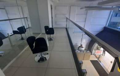 Imagem 5: PECHINCHA - EXCELENTE SALA COMERCIAL 27m2! - Sala em centro comercial com 2 banheiros. 1 v