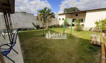 Imagem 6: Casa com 4 dormitórios à venda, 142 m² por R$ 350.000,00 - Jardim das Palmeiras - Uberlând