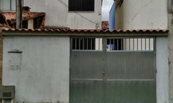 Imagem: 2 quartos com quintal e garagem no bairro