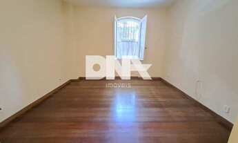 Imagem 6: Urca, 2 quartos, sala, cozinha com móveis planejados, área de serviço, dependência, 2 banh