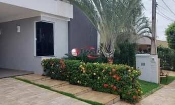 Imagem 2: Locação - Casa em Condomínio - 3 Suítes com armários, 3 banheiros, sala de 2 ambientes