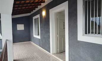 Imagem 2: Casa familiar com 2 quartos, espaço verde e edícula!